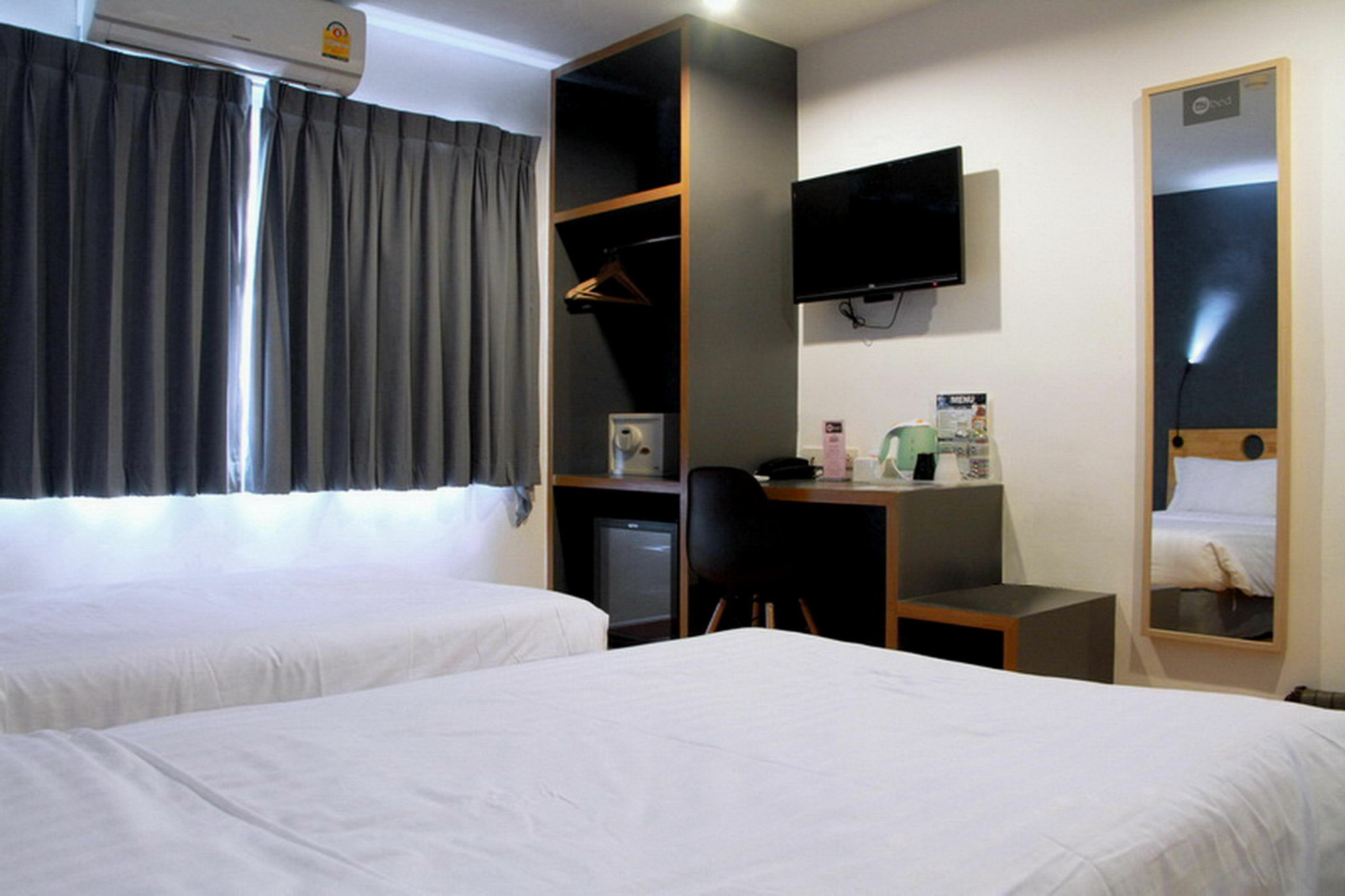 Mybed Sathorn Hotel Bangkok Exterior photo